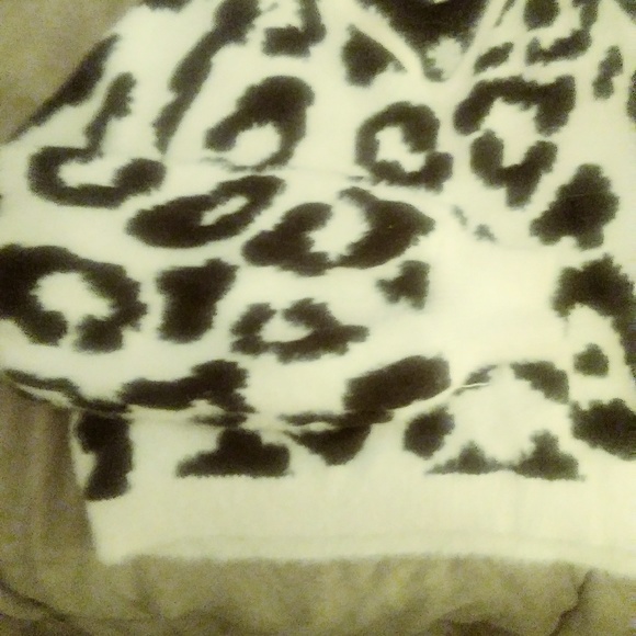 Sweater - Picture 4 of 4